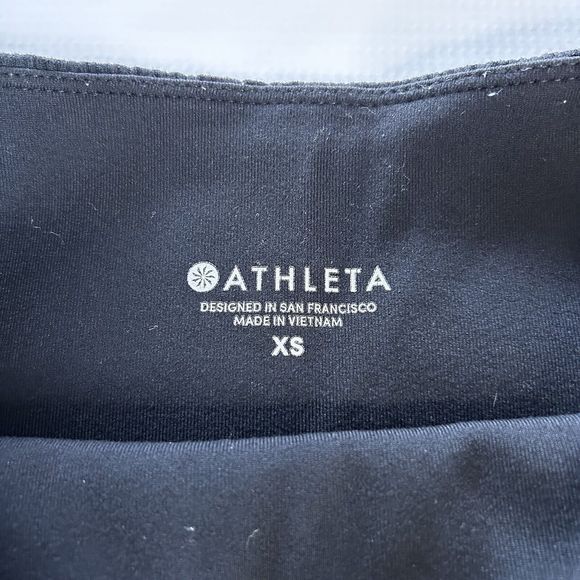 Athleta XS 9 inch Biker Shorts with pockets black - Picture 8 of 9